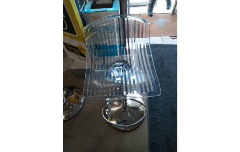 CHAISE DE BAR ASSISE TRANSPARENTE