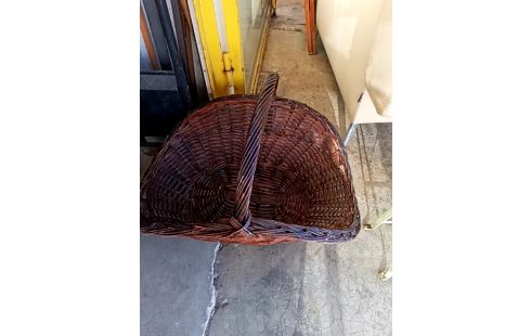 PANIER A BUCHES ROTIN