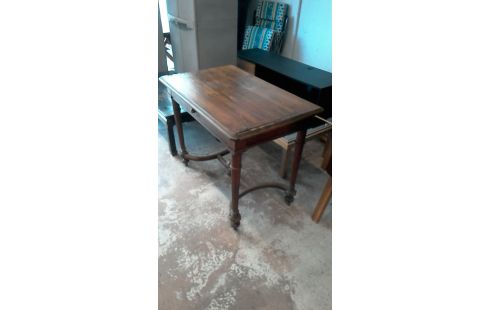 SCHREIBTISCH NUSSBAUM IM DERZEITIGEN ZUSTAND