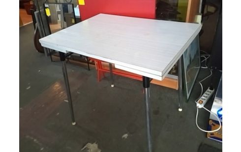 TABLE DE CUISINE FORMICA