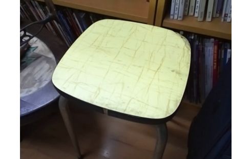 TABOURET FORMICA JAUNE