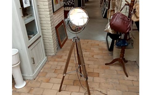 LAMPE PIED style cinema