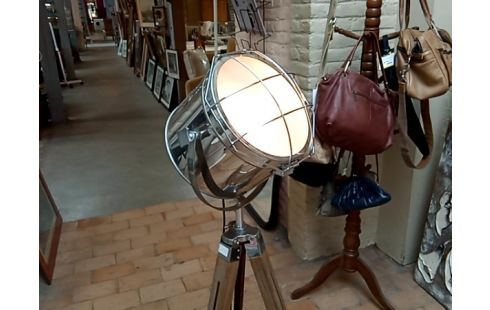 LAMPE PIED style cinema