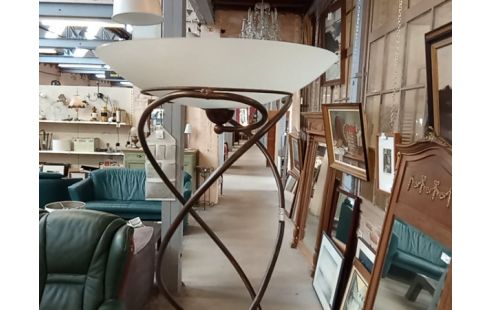 LAMPADAIRE FER FORGE BRUN ET COUPOLE VERRE