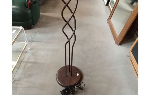 LAMPADAIRE FER FORGE BRUN ET COUPOLE VERRE