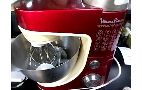 ROBOT MOULINEX AVEC ACCESSOIRES