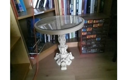 TABLE BASSE AVEC PLATEAU EN VERRE ROND