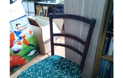 CHAISE ASSISE TISSU VERT