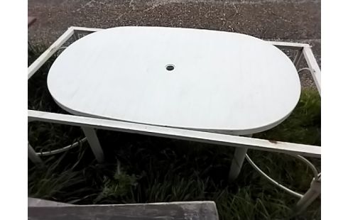 TABLE DE JARDIN OVALE BLANCHE