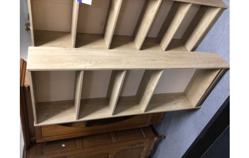 ETAGERE COULEUR HETRE EN ETAT