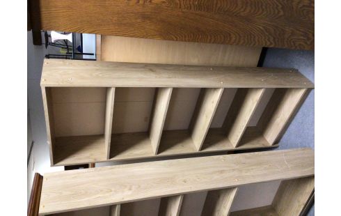 ETAGERE COULEUR HETRE EN ETAT