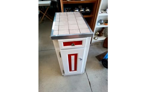 MEUBLE DE CUISINE DESSUS CARRELLÉ