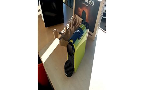 NESPRESSO ESSENZA MINI + CART RSV2