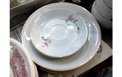 ASSIETTE LOT DE 4 + 2 SOUS TASSE