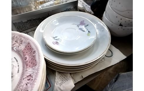 ASSIETTE LOT DE 4 + 2 SOUS TASSE