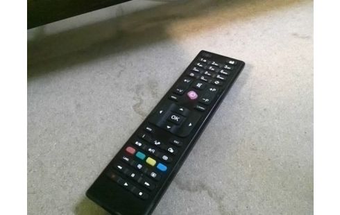 TELEVISEUR TUCSON TELECOMMANDE TNT