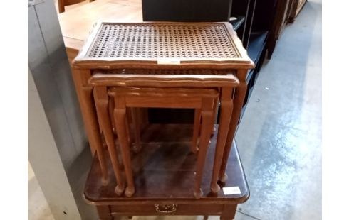 TABLES GIGOGNES style lxv cannees lot 3