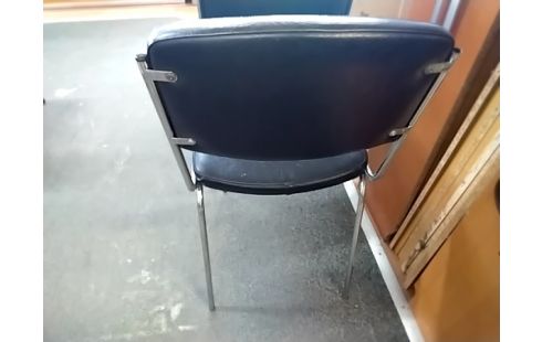 CHAISE Vintage année 70 skaï noir pieds metal