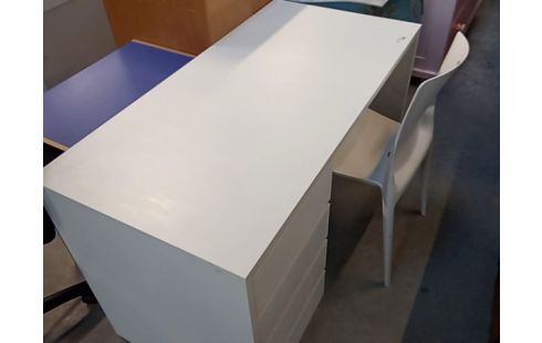 BUREAU IKEA 4 TIROIRS BLANC