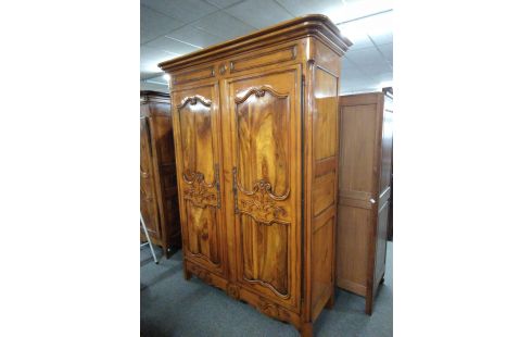 ARMOIRE MERISIER PANNEAUX NOYER