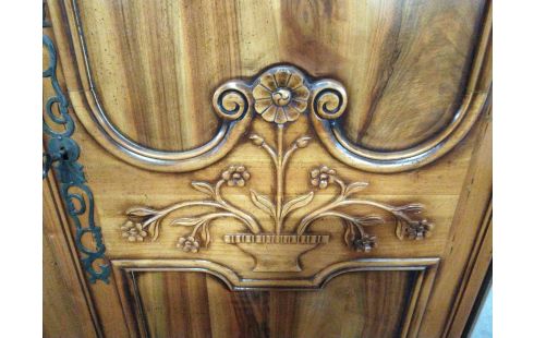 ARMOIRE MERISIER PANNEAUX NOYER