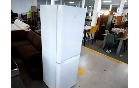 REFRIGERATEUR CONGELATEUR INDESIT EN L ETAT