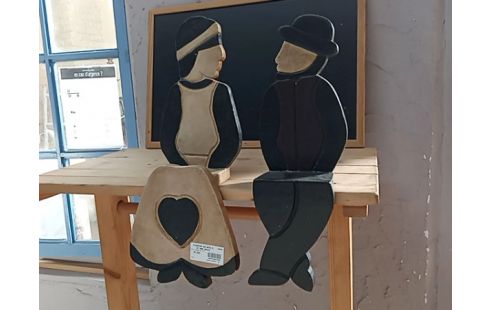 FIGURINE EN BOIS M ET MME ASSIS