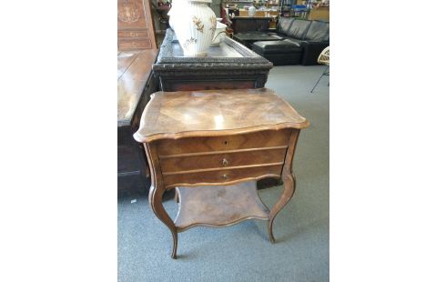 TRAVAILLEUSE A RESTAURER