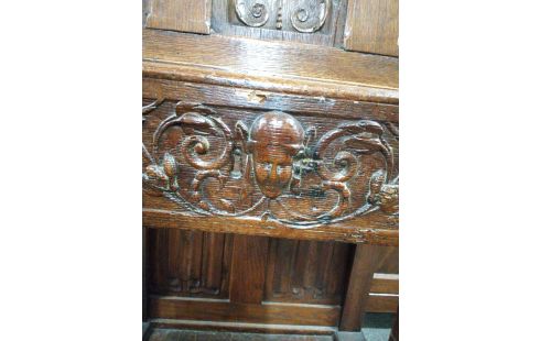 CABINET STYLE NÉO-GOTHIQUE