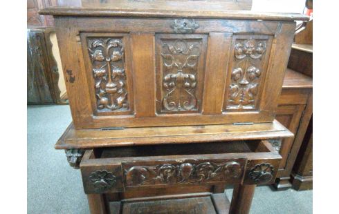 CABINET STYLE NÉO-GOTHIQUE