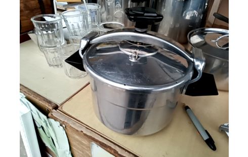 COCOTTE MINUTE SEB + CLÉ