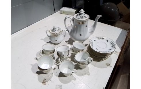 SERVICE A CAFE LIMOGE BLANC ET OR 14 PCS