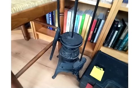 OUTIL DE CHEMINÉE SUR SOCLE