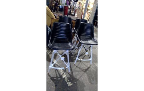 CHAISE HAUTE EN CUIR STRIÉ