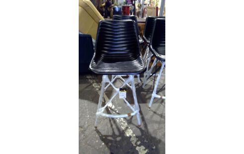 CHAISE HAUTE EN CUIR STRIÉ