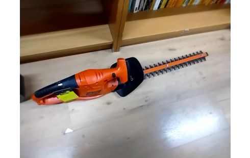 TAILLE HAIE BLACK AND DECKER ORANGE