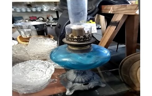 LAMPE A PETROLE Bleu pied métal