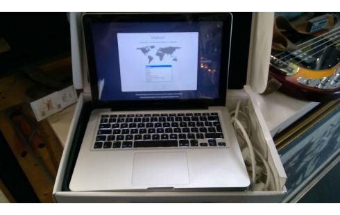 APPLE MAC BOOK PRO 500GIGA 4GIG RAM I5