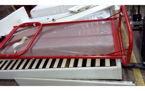 BED METAAL ROOD