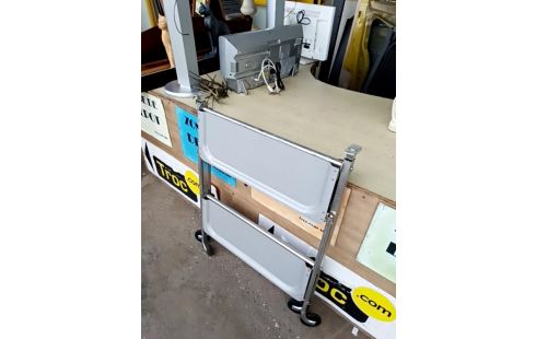 DESSERTE A ROULETTES PLIANTE