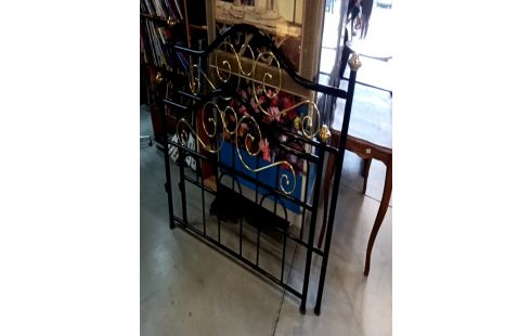 LIT 140*190 MÉTAL NOIR ET DORE