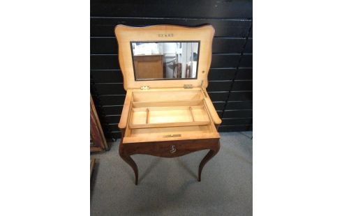 TRAVAILLEUSE PLAQUÉE ACAJOU