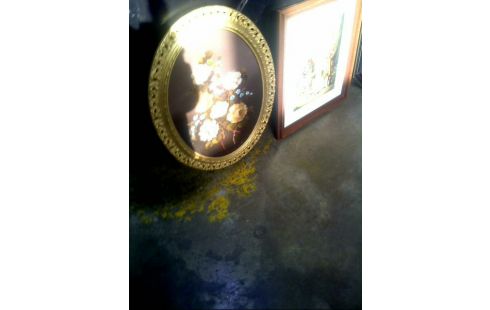 CUADRO DORADO CON FLORES