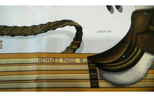 CARRE HERMES JUMPING