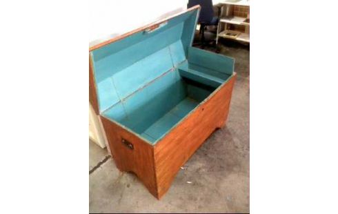 TRUHE HOLZ INNEN BLAU KLEINES FACH