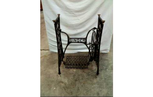 NÄHMASCHINENGESTELL <SINGER> GUSSEISEN ANTIK