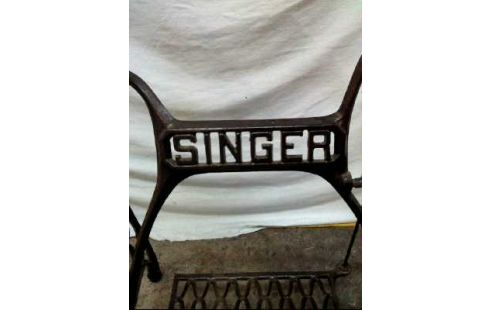 NÄHMASCHINENGESTELL <SINGER> GUSSEISEN ANTIK
