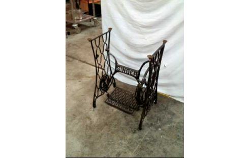 NÄHMASCHINENGESTELL <SINGER> GUSSEISEN ANTIK