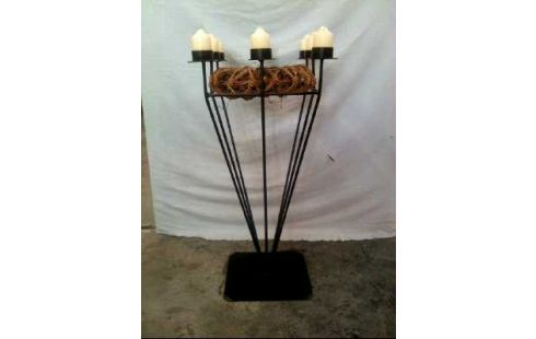 KERZENSTÄNDER BODEN METALL MIT KRANZ