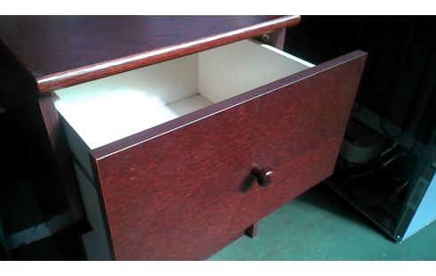 NACHTKASTJE 2 LADEN MAHONIE KLEUR